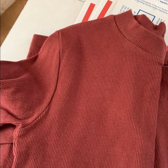 Elegant Burgundy Dress - Picture 5 of 7